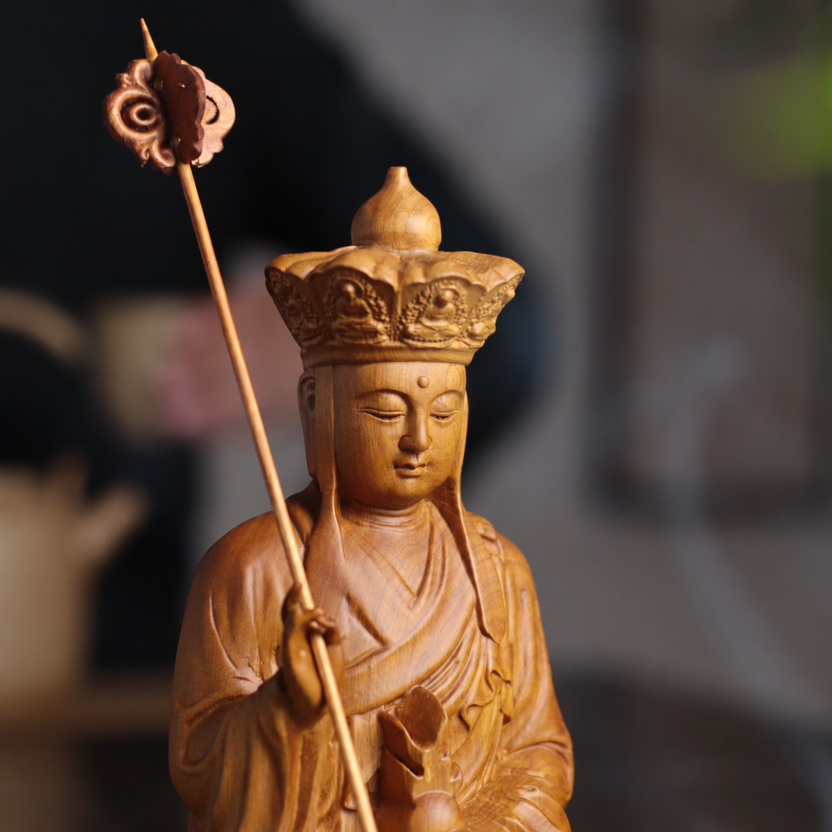 地藏王菩薩持錫杖坐像｜天然翠柏木雕